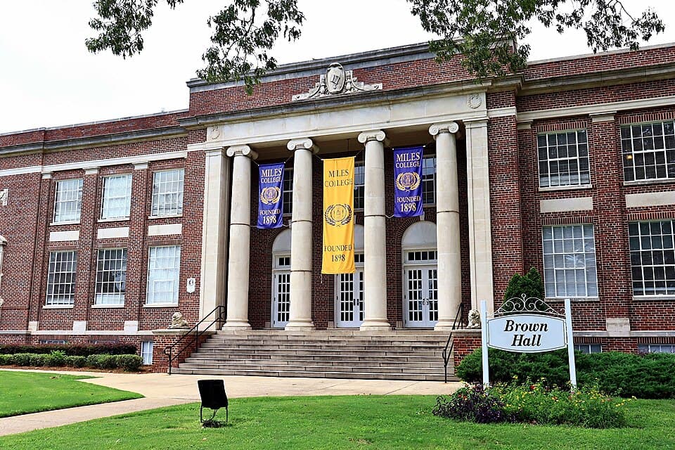 Scholarship Success: Nursing, Hispanic Aid & Writing the Perfect Thank You Letter