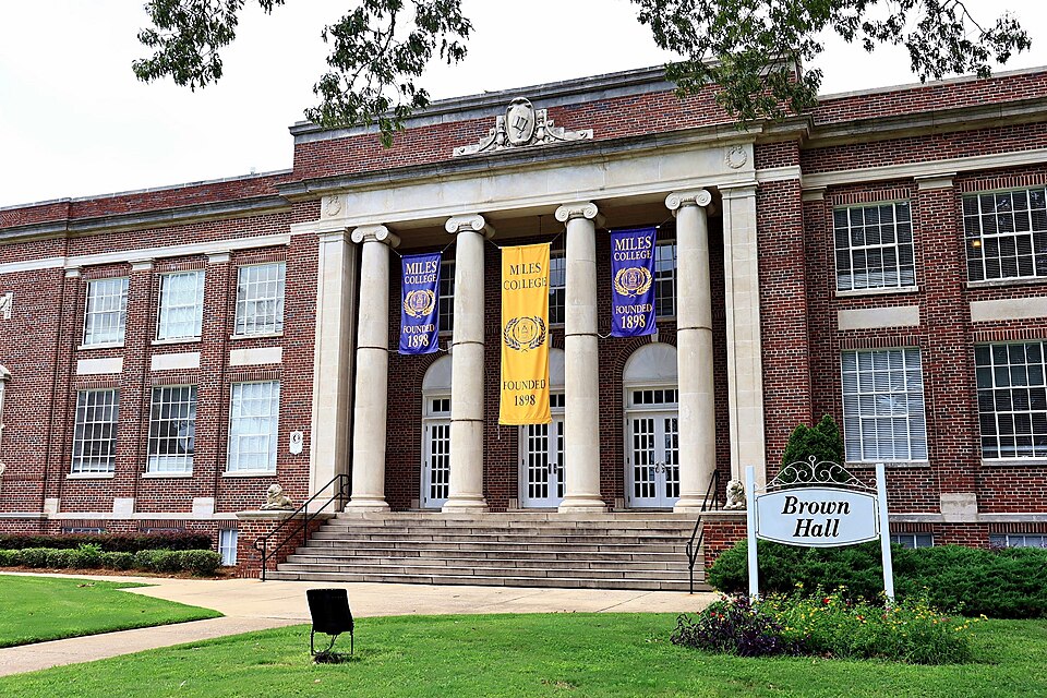 Scholarship Success: Nursing, Hispanic Aid & Writing the Perfect Thank You Letter